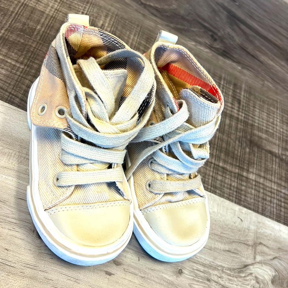 Kids shoes Burberry size 23